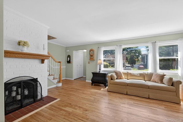 16 Roy Place, Eastchester, NY 10709