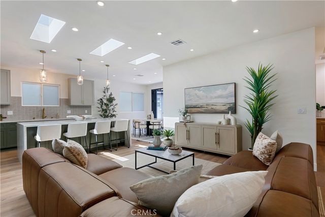 2171 W 26th Place, Los Angeles, CA 90018