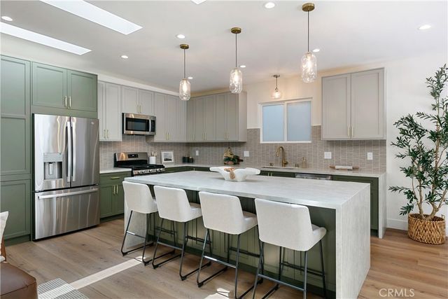 2171 W 26th Place, Los Angeles, CA 90018