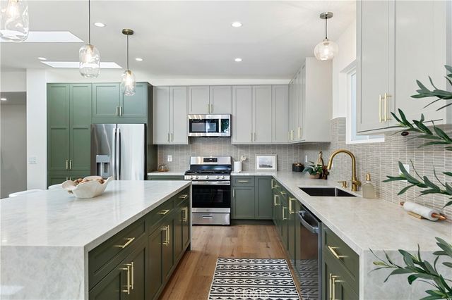 2171 W 26th Place, Los Angeles, CA 90018