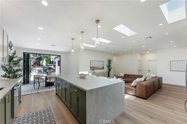 2171 W 26th Place, Los Angeles, CA 90018