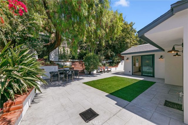 2171 W 26th Place, Los Angeles, CA 90018