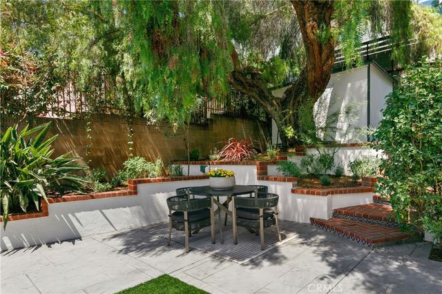 2171 W 26th Place, Los Angeles, CA 90018