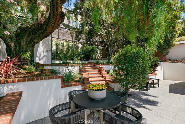 2171 W 26th Place, Los Angeles, CA 90018
