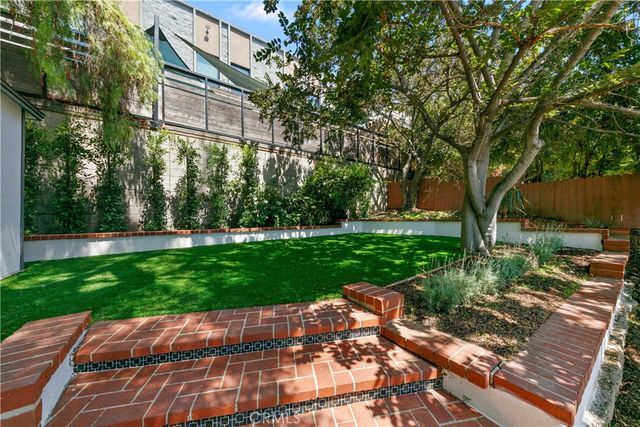 2171 W 26th Place, Los Angeles, CA 90018