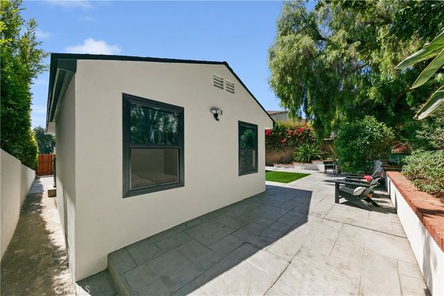 2171 W 26th Place, Los Angeles, CA 90018