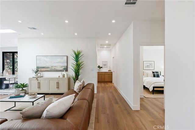 2171 W 26th Place, Los Angeles, CA 90018