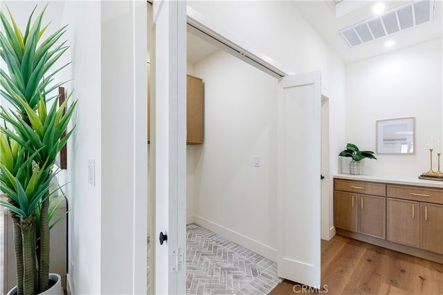 2171 W 26th Place, Los Angeles, CA 90018