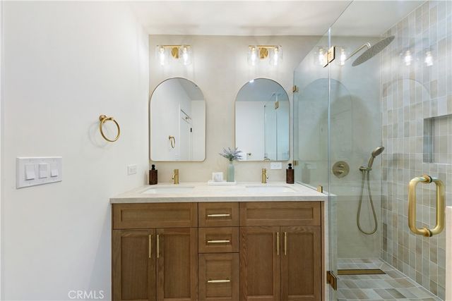 2171 W 26th Place, Los Angeles, CA 90018