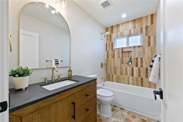2171 W 26th Place, Los Angeles, CA 90018