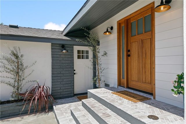 2171 W 26th Place, Los Angeles, CA 90018