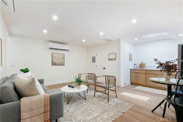 2171 W 26th Place, Los Angeles, CA 90018