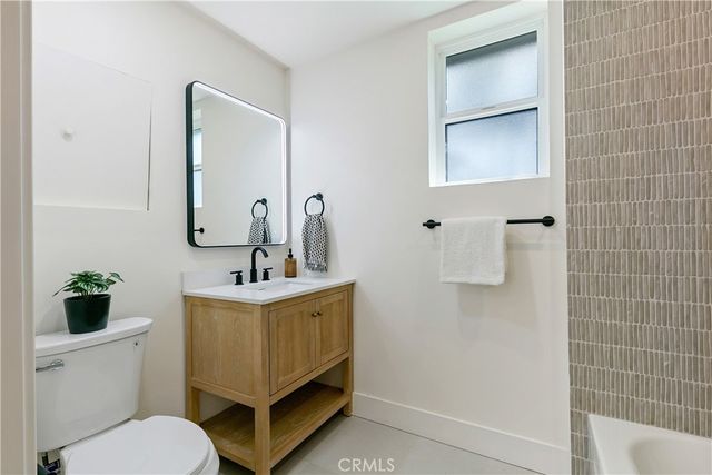 2171 W 26th Place, Los Angeles, CA 90018