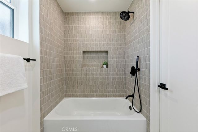 2171 W 26th Place, Los Angeles, CA 90018