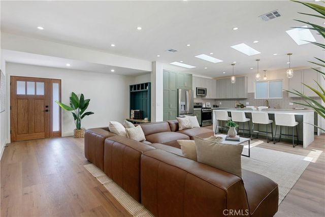 2171 W 26th Place, Los Angeles, CA 90018