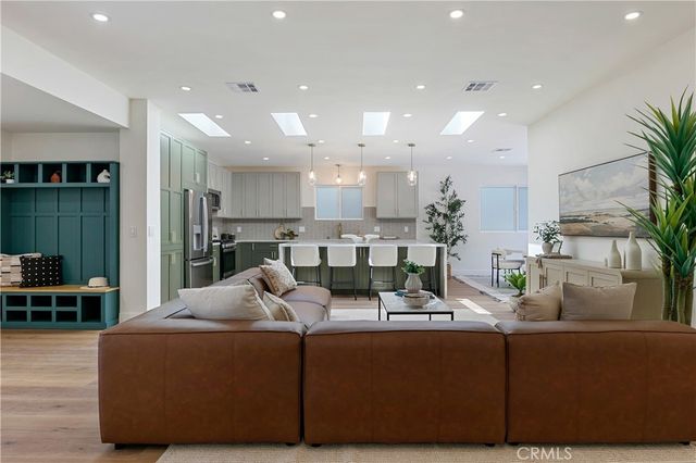 2171 W 26th Place, Los Angeles, CA 90018