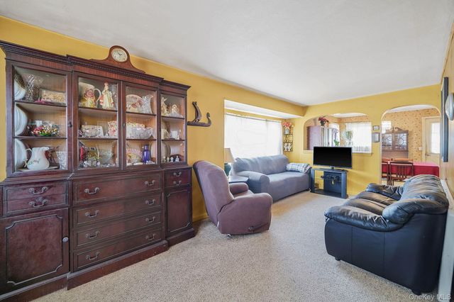 38 Miller Place Middle Island Road, Mount Sinai, NY 11766