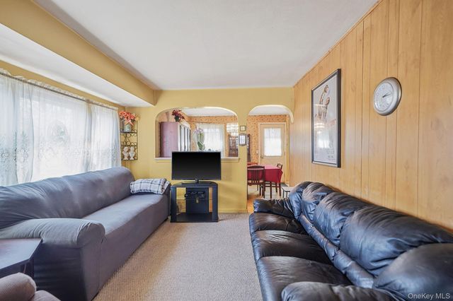 38 Miller Place Middle Island Road, Mount Sinai, NY 11766