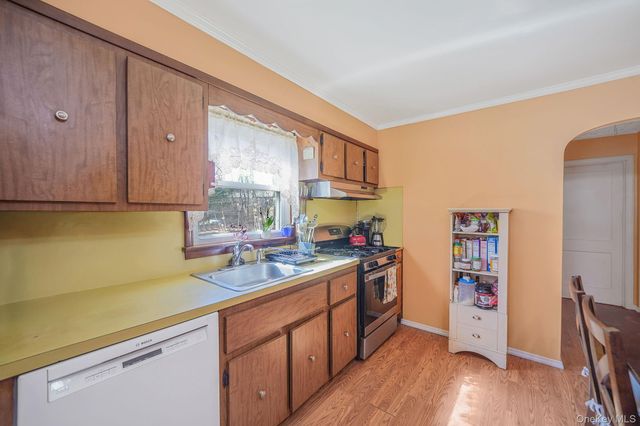 38 Miller Place Middle Island Road, Mount Sinai, NY 11766