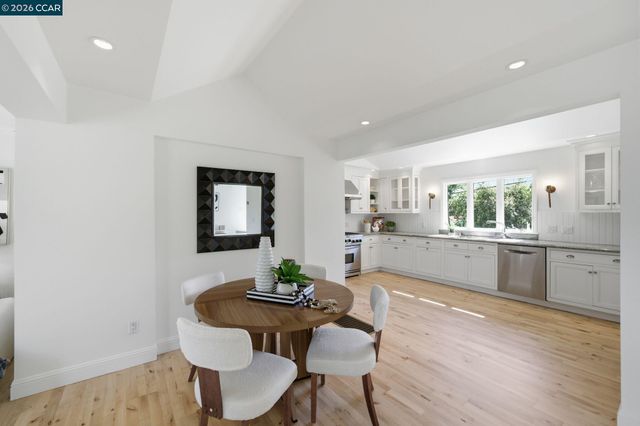 102 Hillcrest Dr, Orinda, CA 94563