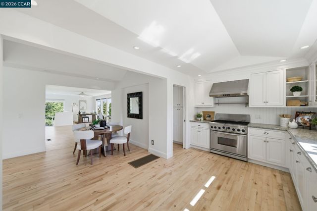 102 Hillcrest Dr, Orinda, CA 94563