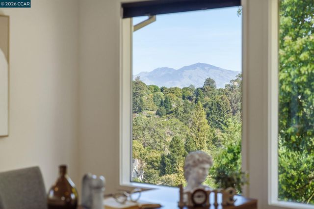102 Hillcrest Dr, Orinda, CA 94563