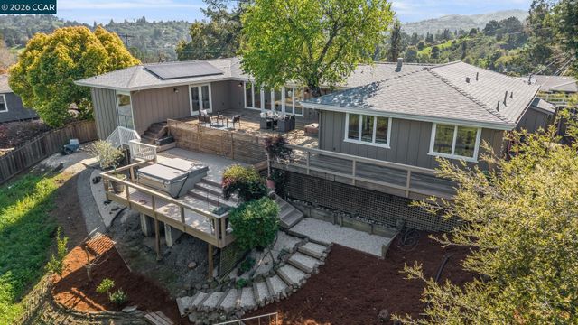 102 Hillcrest Dr, Orinda, CA 94563
