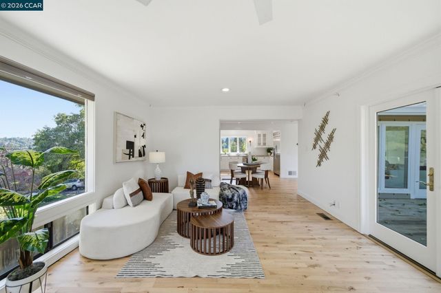 102 Hillcrest Dr, Orinda, CA 94563