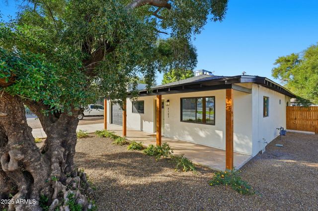 3102 N 34th Place, Phoenix, AZ 85018