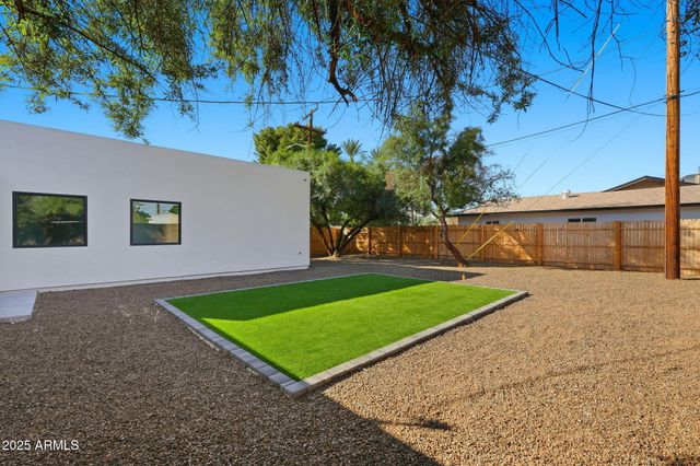 3102 N 34th Place, Phoenix, AZ 85018