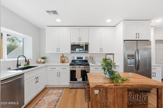 3102 N 34th Place, Phoenix, AZ 85018