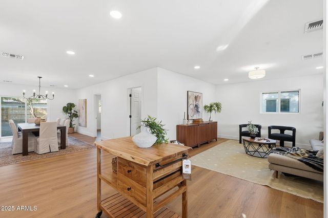 3102 N 34th Place, Phoenix, AZ 85018