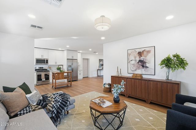 3102 N 34th Place, Phoenix, AZ 85018