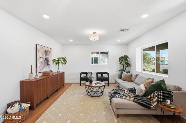 3102 N 34th Place, Phoenix, AZ 85018