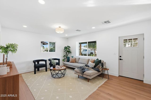 3102 N 34th Place, Phoenix, AZ 85018