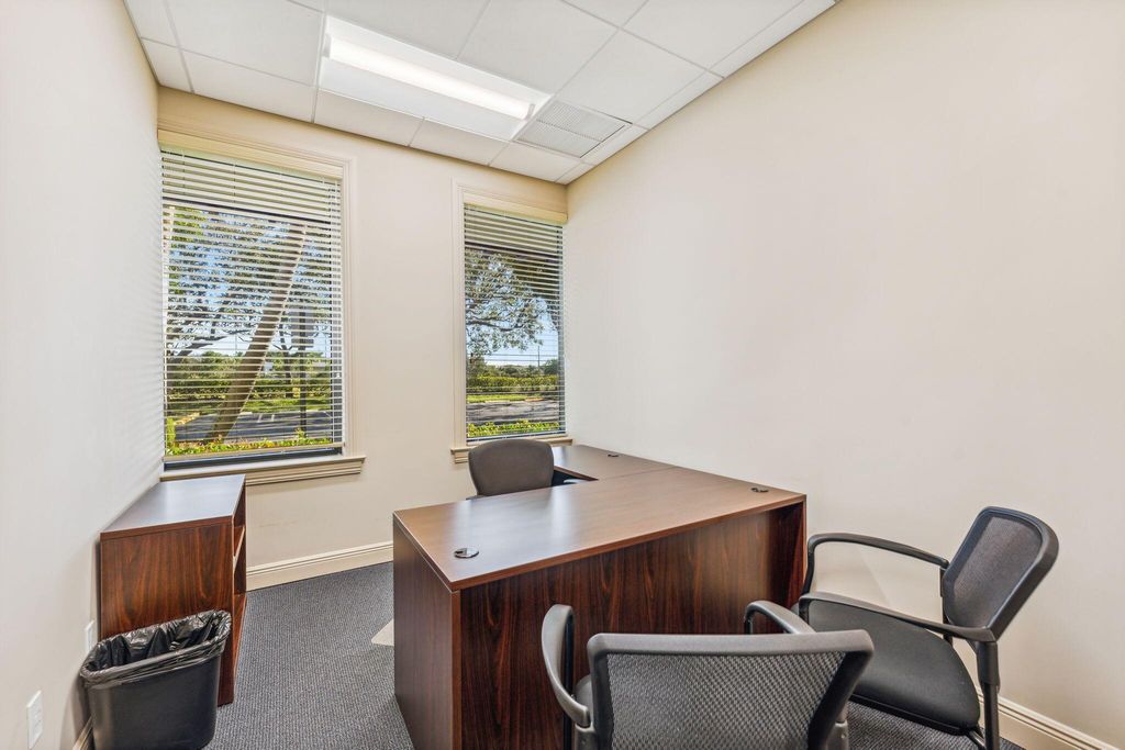 Image 12 of property listing at 3945 W Atlantic Avenue, Delray Beach, FL 33445