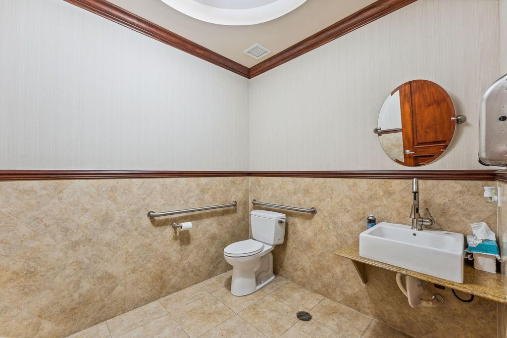Image 18 of property listing at 3945 W Atlantic Avenue, Delray Beach, FL 33445