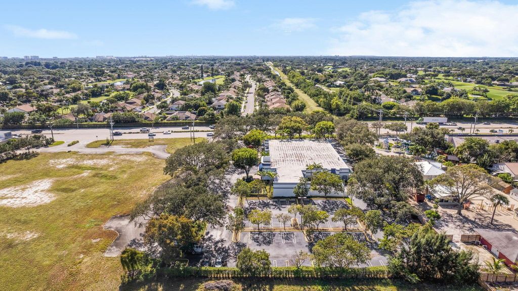 Image 32 of property listing at 3945 W Atlantic Avenue, Delray Beach, FL 33445