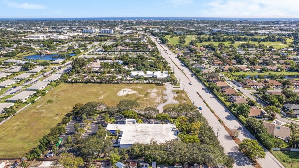 Image 35 of property listing at 3945 W Atlantic Avenue, Delray Beach, FL 33445