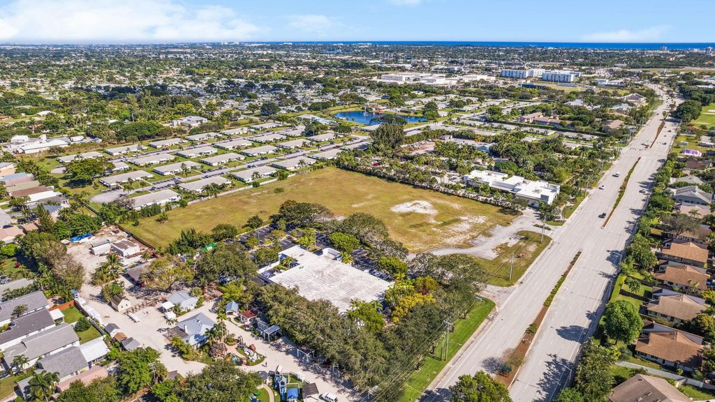 Image 36 of property listing at 3945 W Atlantic Avenue, Delray Beach, FL 33445