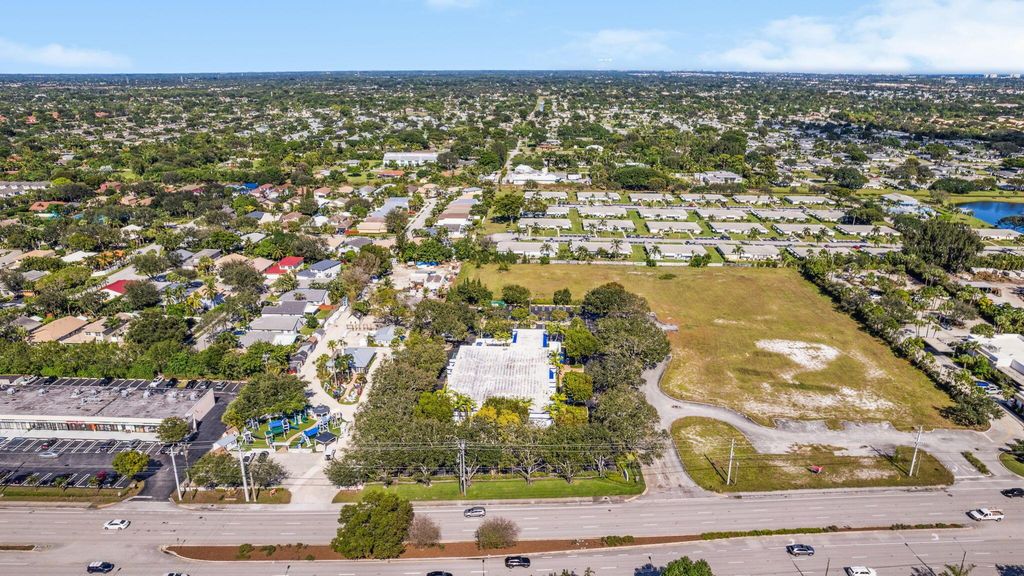 Image 37 of property listing at 3945 W Atlantic Avenue, Delray Beach, FL 33445