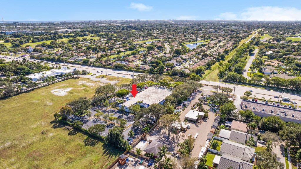 Image 40 of property listing at 3945 W Atlantic Avenue, Delray Beach, FL 33445