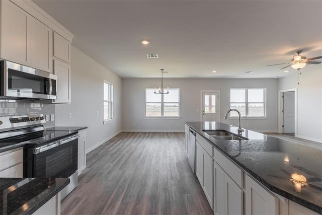 1725 Elm Circle, Tuttle, OK 73089