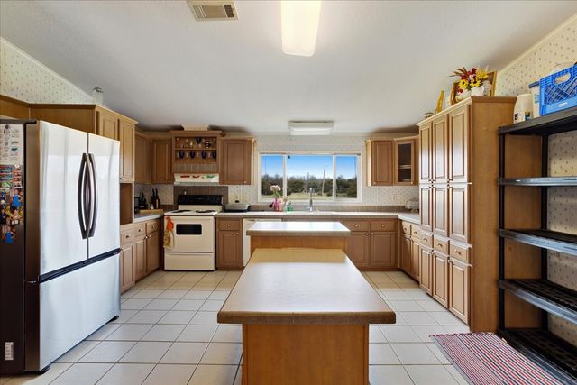 2035 FM-1566, Celeste, TX 75423