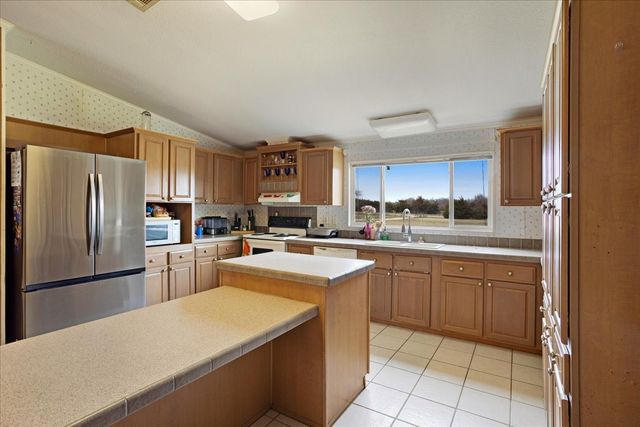 2035 FM-1566, Celeste, TX 75423