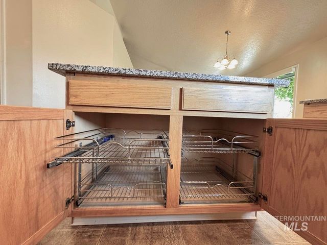 2237 W Lake Pointe Ct, Nampa, ID 83651