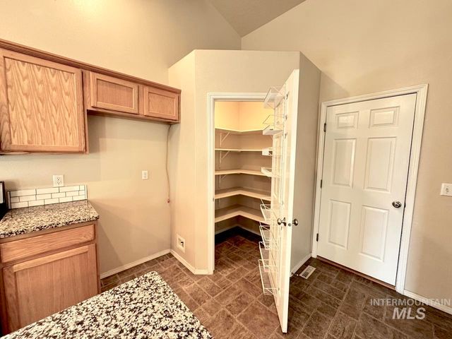 2237 W Lake Pointe Ct, Nampa, ID 83651