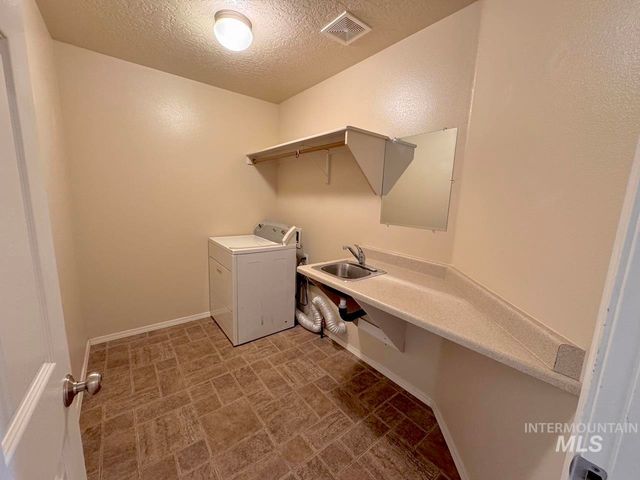 2237 W Lake Pointe Ct, Nampa, ID 83651