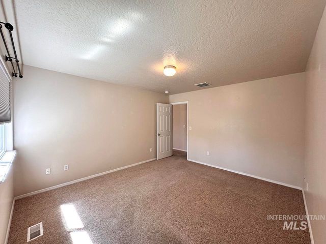 2237 W Lake Pointe Ct, Nampa, ID 83651