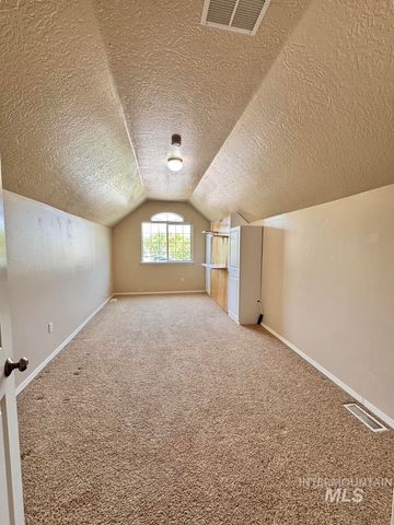 2237 W Lake Pointe Ct, Nampa, ID 83651